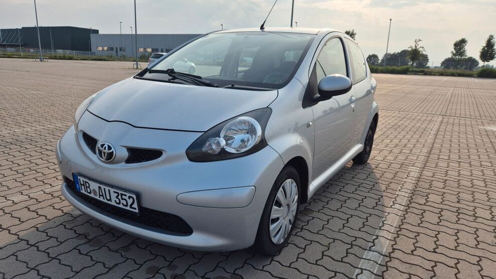 Toyota Aygo (X) 105.000 km 2.499 € Bremen 28277