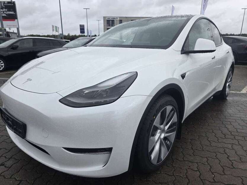 Tesla Model Y 26.700 km 37.900 € Bremen 28777