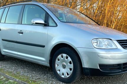 VW Touran 64.000 km 4.990 &euro; Bremen 28197