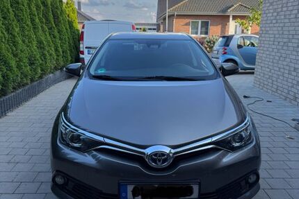 Toyota Auris 134.500 km 13.500 € Ganderkesee 27777