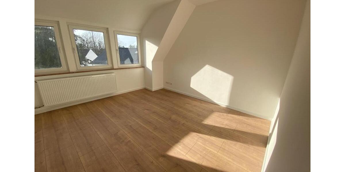 Dachgeschoßwohnung Bremen Hemelingen - 4 Zimmer, 97 m&sup2;, 1.400&euro; | Angebot:25109213