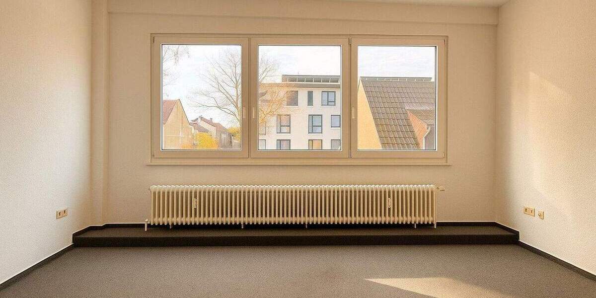 Zentral gelegene Bürofläche im 1. OG in Bremen-Hastedt über derzeit leerstehender Werkstatt zimmer