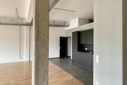 Loftwohnung im Tabakquartier. Einbauküche, Parkettboden, Wannenbad und ein großer Balkon! zimmer