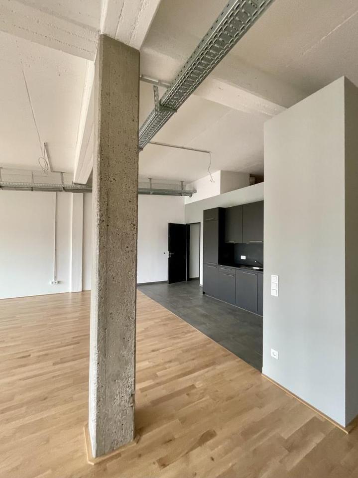 Loftwohnung im Tabakquartier. Einbauküche, Parkettboden, Wannenbad und ein großer Balkon! zimmer