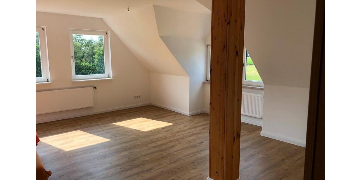 Dachgeschoßwohnung Ottersberg - 3 Zimmer, 110 m&sup2;, 600&euro; | Angebot:25057168