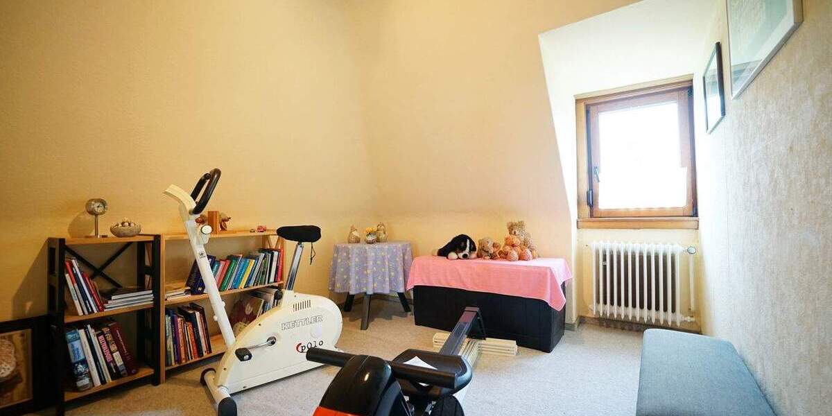 Charmantes Einfamilienhaus auf attraktiven Hanggrundstück mit Carport 7 zimmer