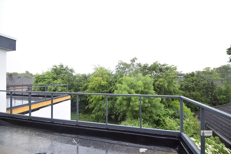Penthouse - Wohnung Neubau 2 Zimmer zum 1.7. 2026 mit Rollläden + Stellplatz ohne Küche - Einfamilienhaus Weyhe Leeste | Angebot:26764876