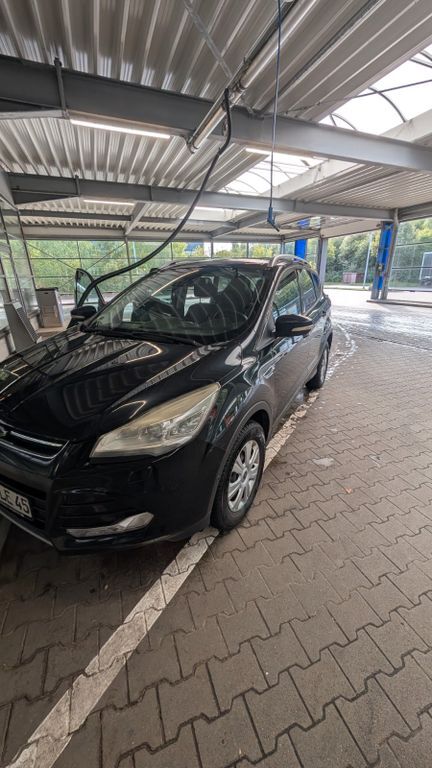 Ford Kuga 219.000 km 8.900 € Langwedel 27299