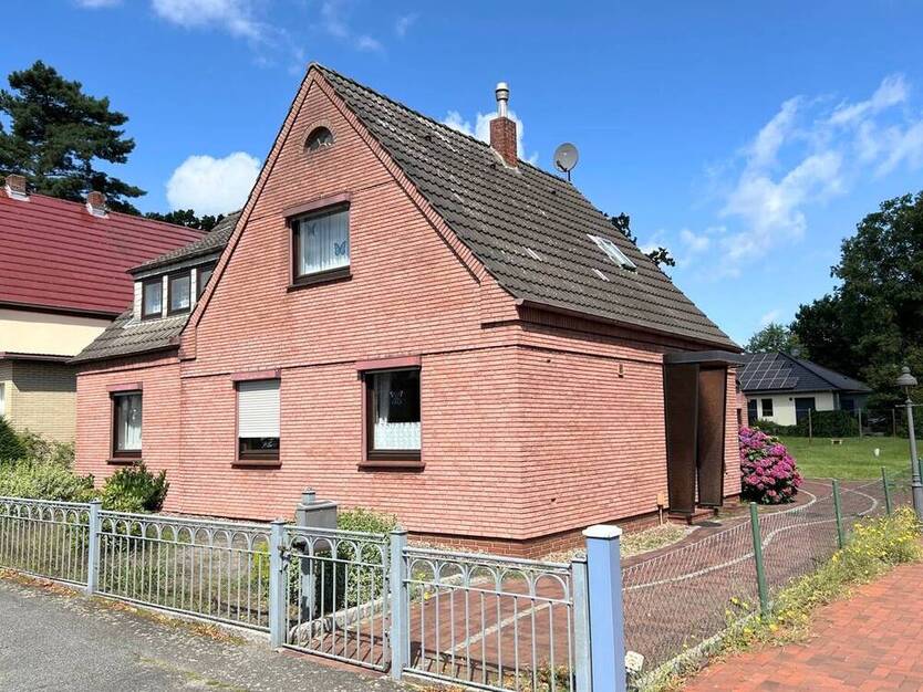 PURNHAGEN-IMMOBILIEN - Freistehendes Einfamilienhaus auf großem Grundstück in ruhiger Nebenstraße von Rekum! 5 zimmer