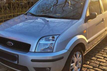 Ford Fusion 128.000 km 2.950 € Bremen 28203