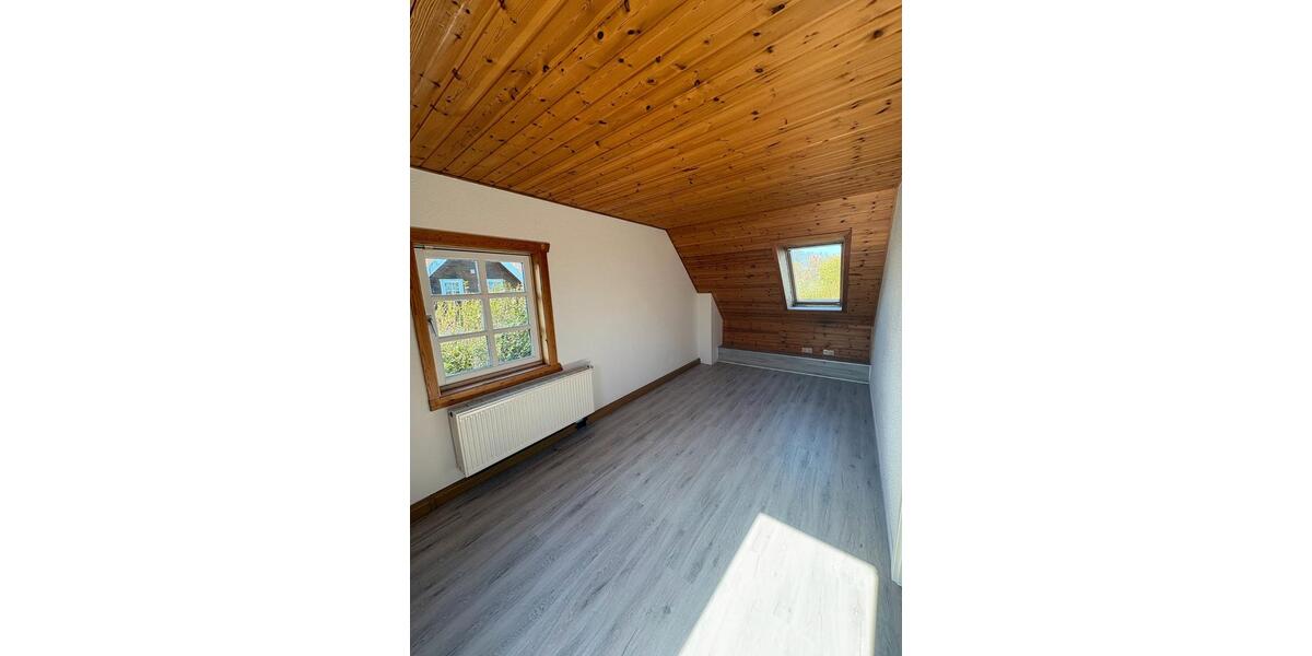 Dachgeschoßwohnung Ritterhude - 3 Zimmer, 85 m&sup2;, 800&euro; | Angebot:26085136
