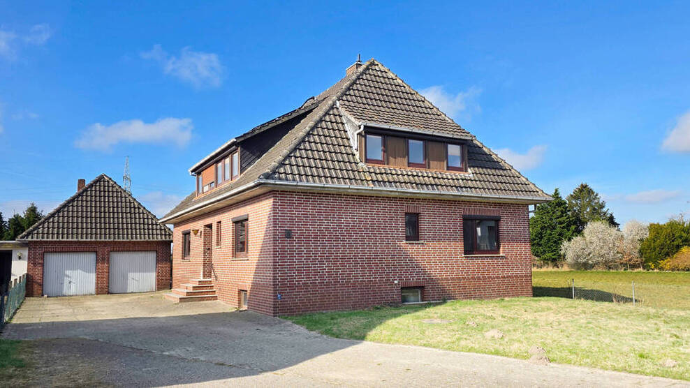 Ideal als Zweifamilienhaus oder Generationenhaus - Charmantes Haus mit großem Garten in Ristedt
