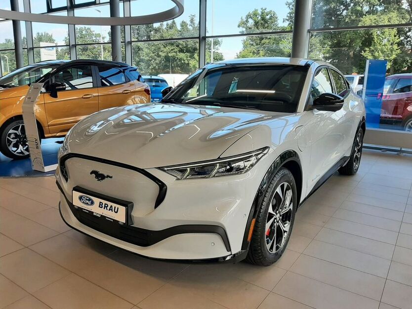 Ford Mustang Mach-E 57.999 km 32.990 € Hude 27798