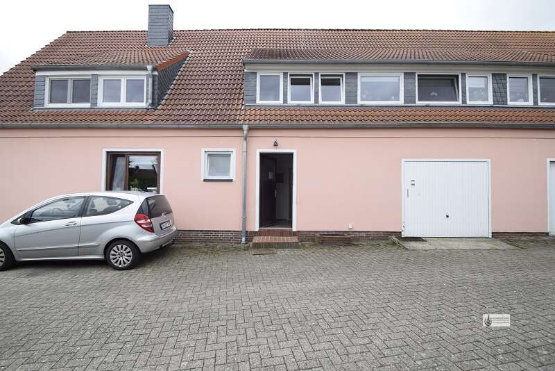 3,5 Zimmer OG - Wohnung im 5 Parteienhaus in ruhiger Lage mit Einbauküche und Stellplatz - Etagenwohnung Syke | Angebot:27312337