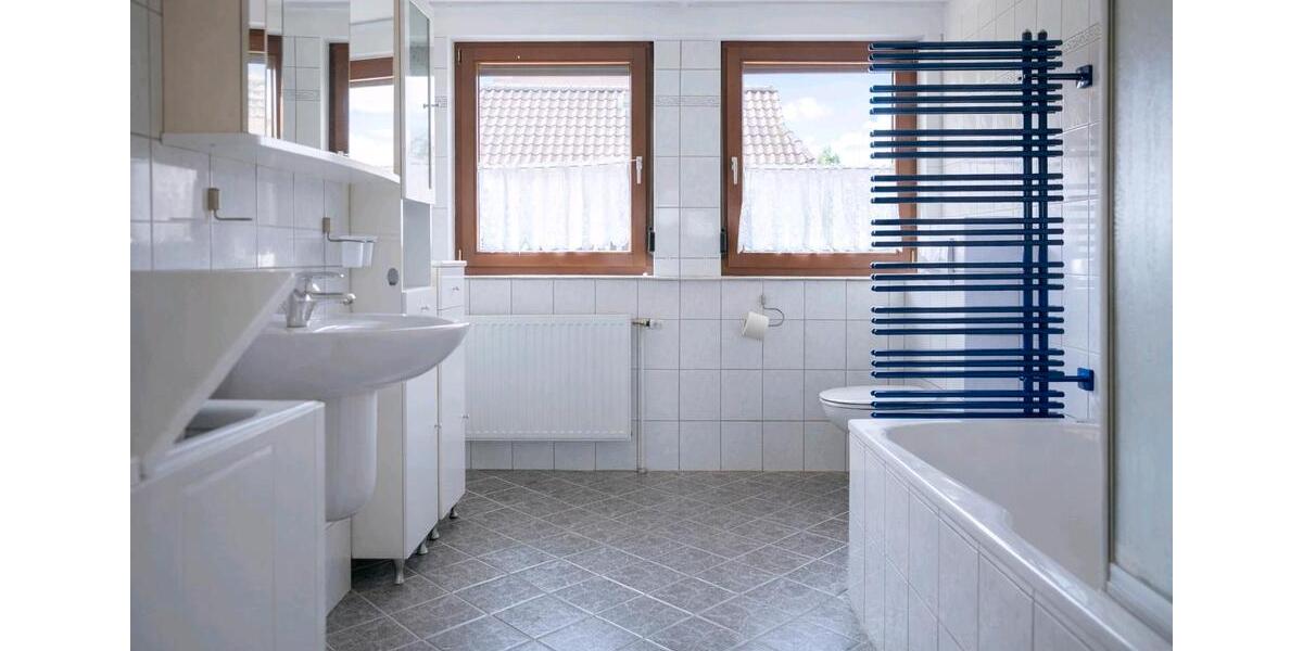 Dachgeschoßwohnung Achim - 2 Zimmer, 100 m&sup2;, 1.100&euro; | Angebot:25943327