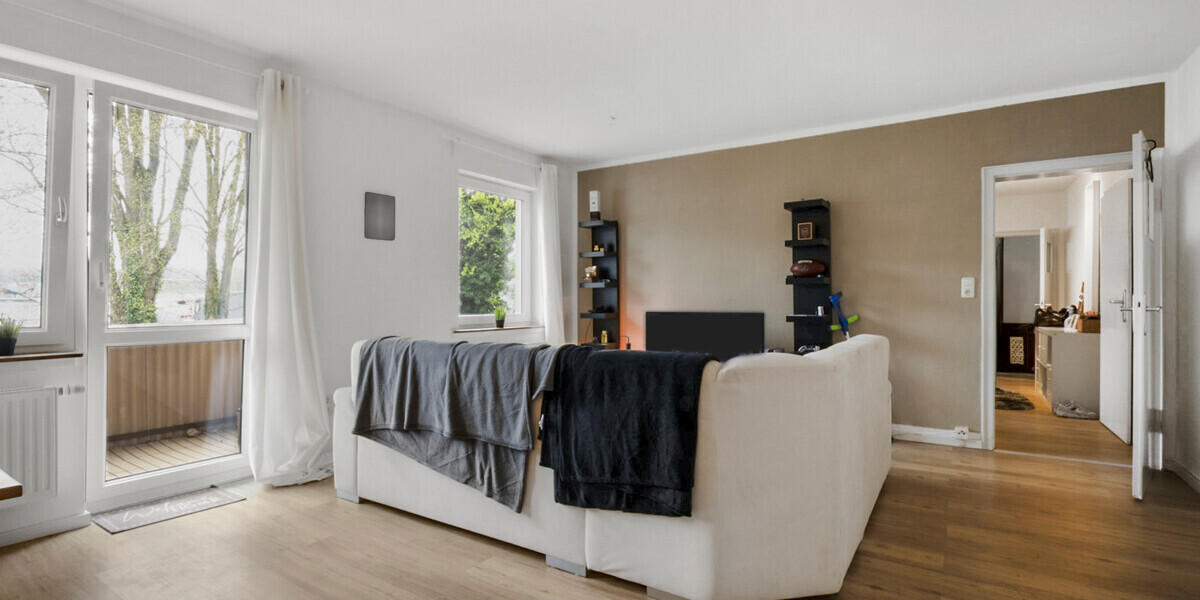 Delmenhorst-Mitte Vermietete 2 Zi.-Hochparterrewohnung mit Balkon - Erdgeschoßwohnung Delmenhorst Deichhorst | Angebot:26182531