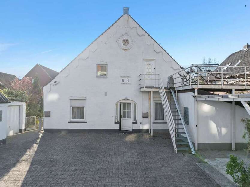 Haus zum Kaufen in Stuhr 549.000 € 241 m²