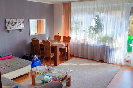 Gepflegte 4-Zimmer-Wohnung mit EBK und Stellplatz zimmer