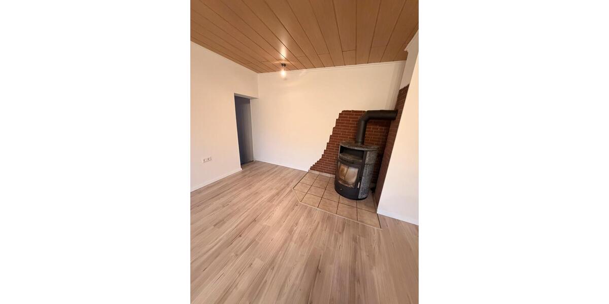 Dachgeschoßwohnung Bremen Neustadt - 6.5 Zimmer, 158 m&sup2;, 1.800&euro; | Angebot:25236213