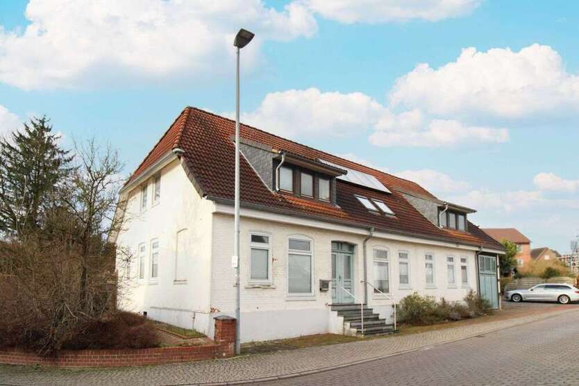 Haus zum Kaufen in Bassum 449.000 € 382.11 m²