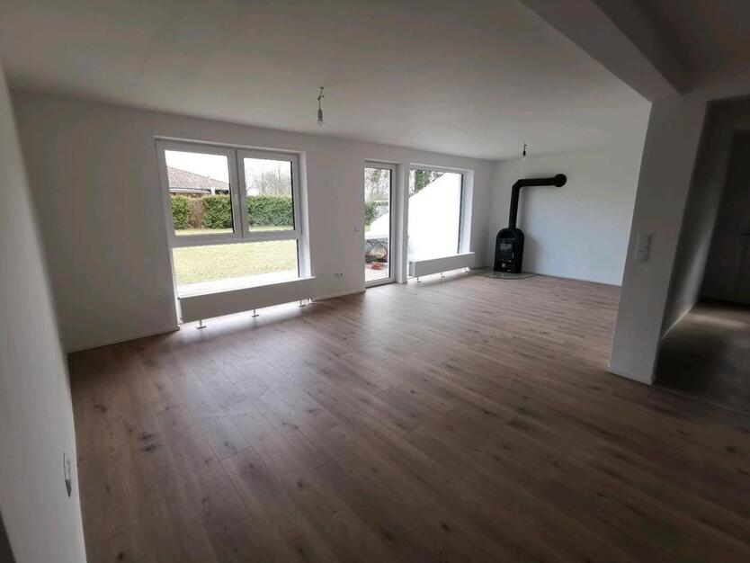 Sanierter Bungalow Haus mit großem Garten Grundstück in Sottrum