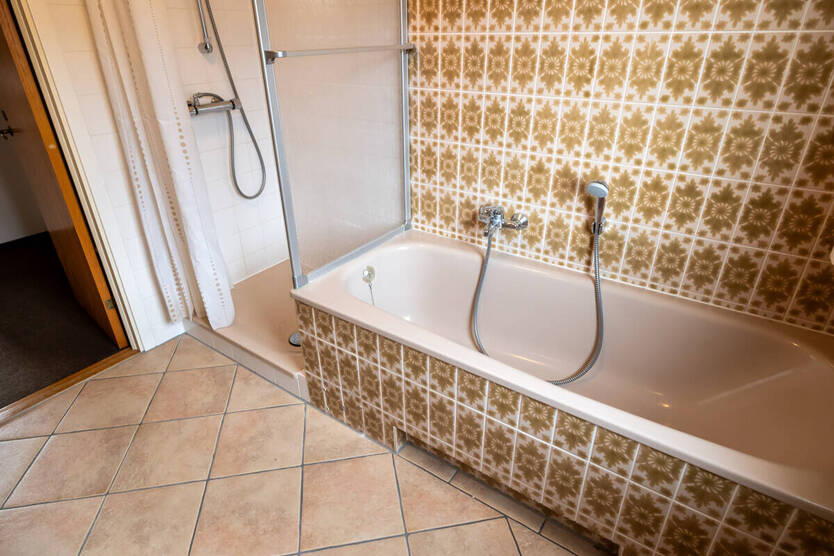 *** liebevolles RMH in ruhiger LAGE mit GARAGE und 6 ZIMMERN *** 6 zimmer