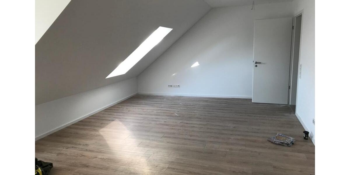 Dachgeschoßwohnung Bremen Hemelingen - 3 Zimmer, 80 m&sup2;, 1.250&euro; | Angebot:26035227
