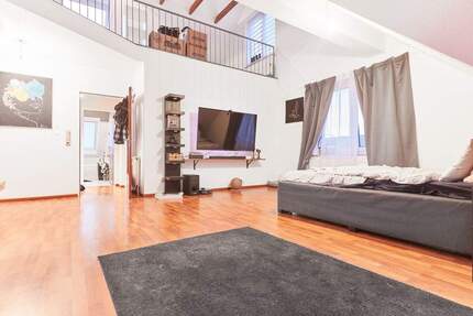 Ohne Käuferprovision: Charmante Maisonette mit Galerie, Balkon, TG-Stellplatz & Top-Energieeffizienz 2 zimmer