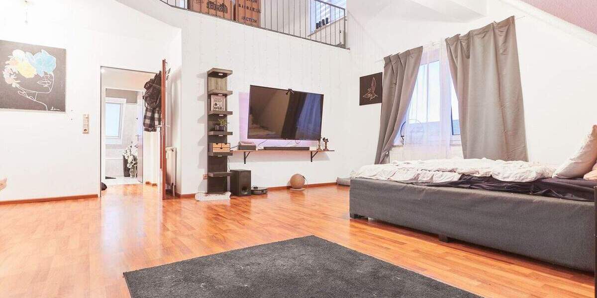 Ohne Käuferprovision: Charmante Maisonette mit Galerie, Balkon, TG-Stellplatz & Top-Energieeffizienz 2 zimmer