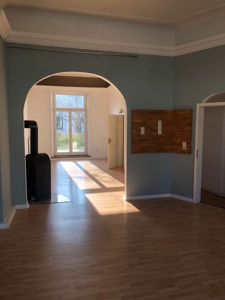 SCHÖNE 3-ZKBB ALTBAU AM RAND DES VIERTELS