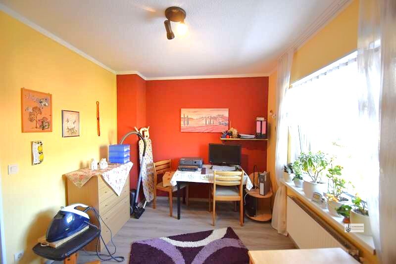 Reihenmittelhaus Ideal für Familie mit 2 Kindern + 2 Garagen + Einbauküche + Garten mit Holzhaus - Einfamilienhaus Syke Steimke | Angebot:25810524