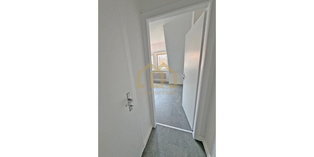Bremen-Findorff: Renovierte 1-Zimmer-Wohnung in der begehrten Lohmannstraße - Dachgeschoßwohnung Bremen Findorff | Angebot:27243626