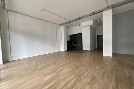 LoftWohnung im modernen Tabakquartier mit großem Balkon, moderner Einbauküche und Parkettboden
