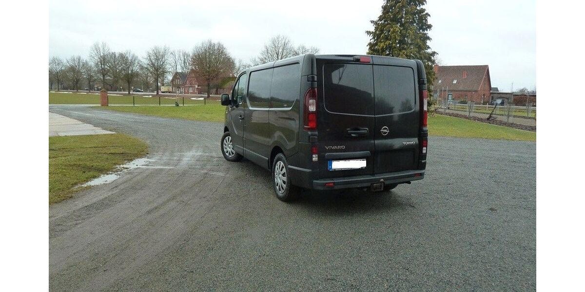 Opel Vivaro 156.000 km 11.500 &euro; Blender 27337