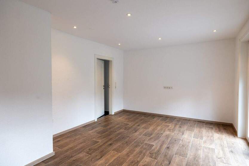 *** EFH - 2 ZKB - RENOVIERT und SANIERT in 2017 mit GARAGE *** 2 zimmer