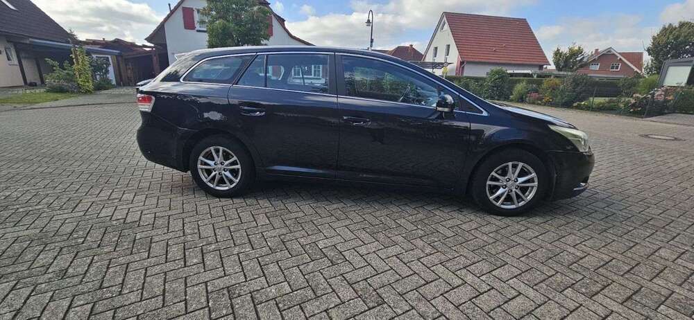Toyota Avensis 263.680 km 3.800 € Bremen 28207