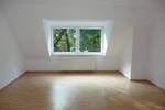 Hude-Süd: Renovierte 3-Zimmer-MaisonetteWohnung mit Balkon und Carport