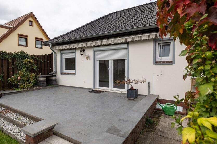 *** EFH - 2 ZKB - RENOVIERT und SANIERT in 2017 mit GARAGE *** 2 zimmer