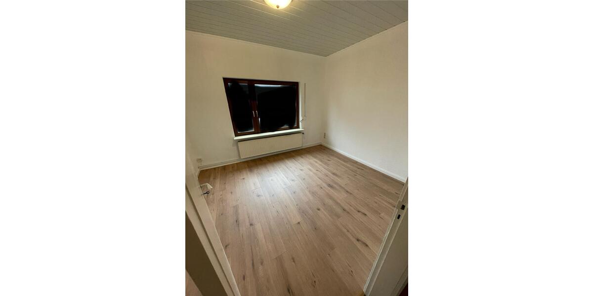 Etagenwohnung Delmenhorst - 5 Zimmer, 120 m&sup2;, 1.250&euro; | Angebot:26632954