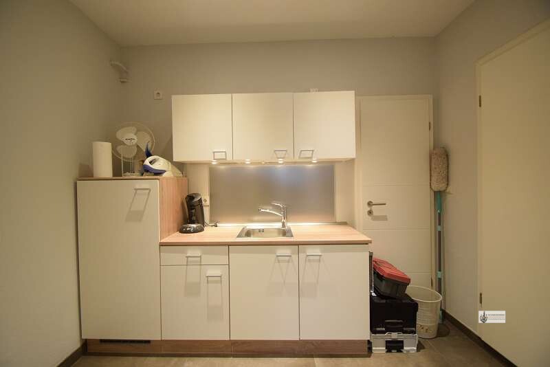 Modernes Bürogebäude Möbliert mit großer Lagerhalle und Carport mit Stellplätzen - Gewerbeobjekt Stuhr / Seckenhausen Seckenhausen | Angebot:26844641