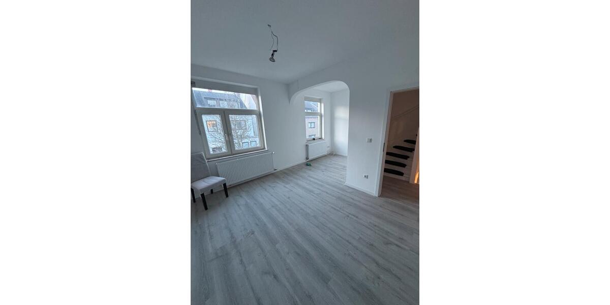 Hochparterre Bremen Huchting - 5 Zimmer, 100 m&sup2;, 1.500&euro; | Angebot:24694370