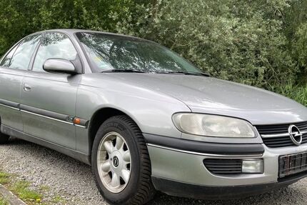 Opel Omega 110.000 km 1.990 € Bremen 28197