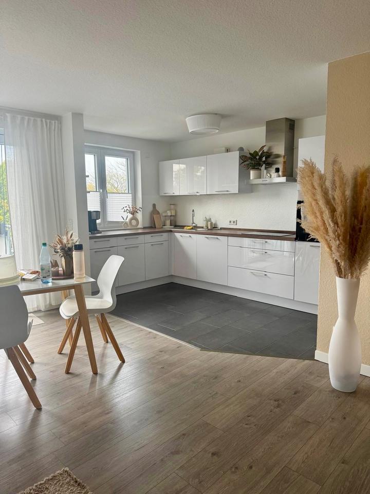 Stilvolle, helle 3,5-Zimmer Wohnung mit EBK & großem Balkon zimmer