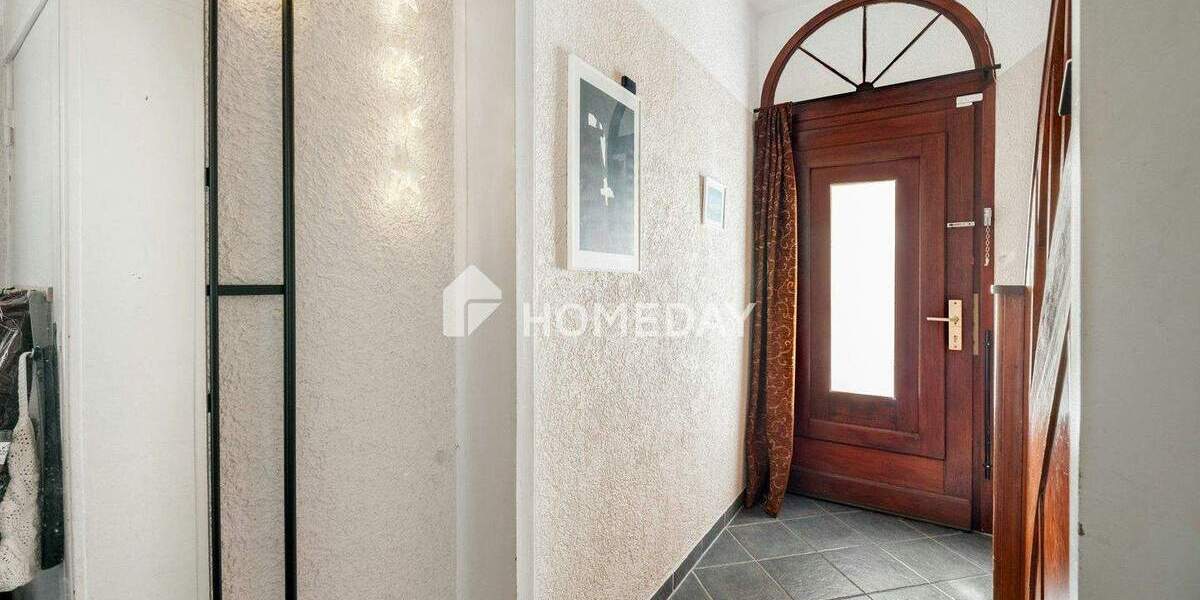 Bezugsfrei ab 01.07.26 - Zweifamilienhaus mit Gartenanteil & Terrasse 7 zimmer