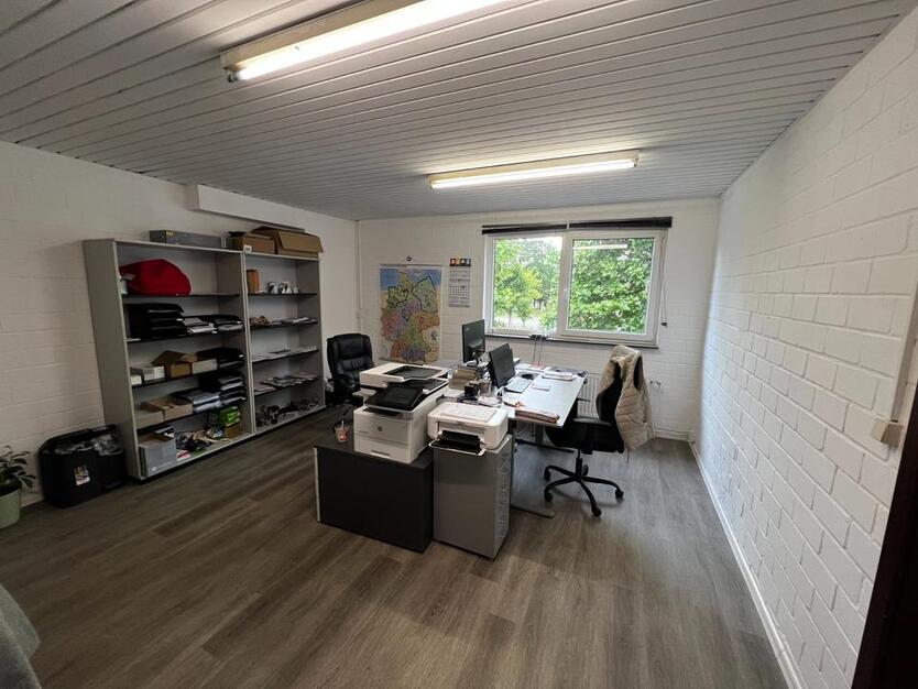 Helle Bürofläche 20 m² – Optional verfügbar Lager Tolle Gewerbehalle mit 100 m² zimmer