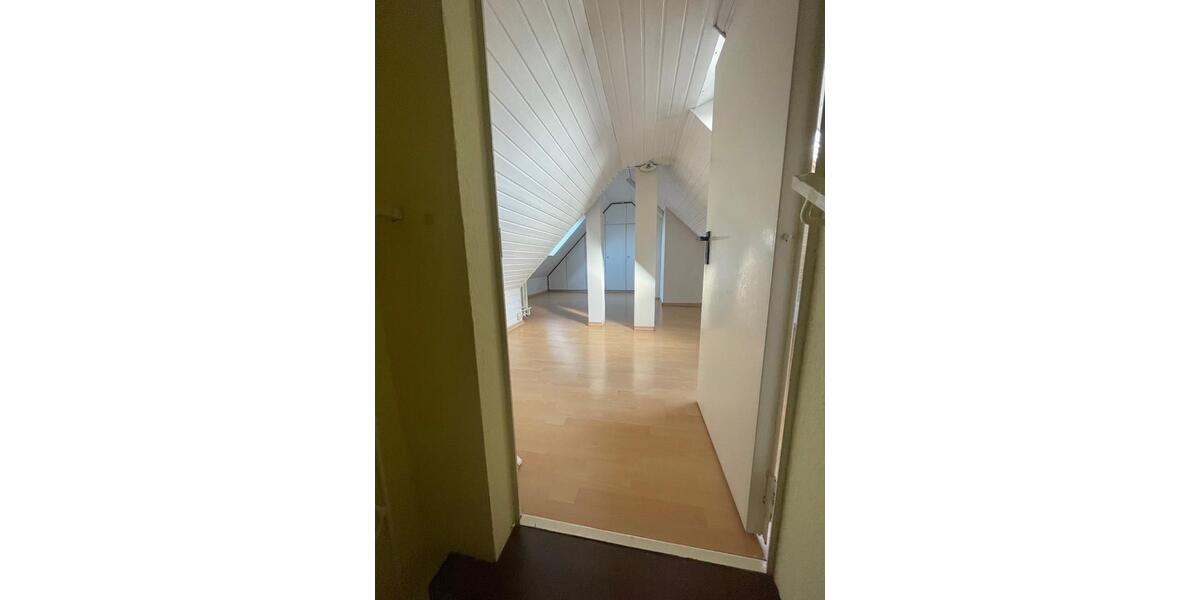 Dachgeschoßwohnung Bremen Hemelingen - 2.5 Zimmer, 70 m&sup2;, 179.000&euro; | Angebot:26865849