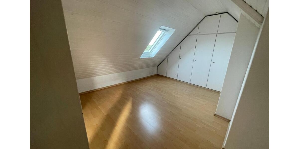 Dachgeschoßwohnung Bremen Hemelingen - 2.5 Zimmer, 70 m&sup2;, 179.000&euro; | Angebot:26865849