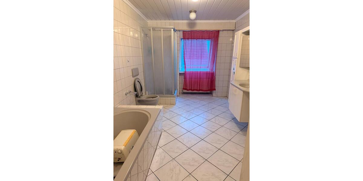 Dachgeschoßwohnung Bremen Neustadt - 6.5 Zimmer, 158 m&sup2;, 1.800&euro; | Angebot:25236213