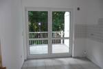 Hude-Süd: Renovierte 3-Zimmer-MaisonetteWohnung mit Balkon und Carport