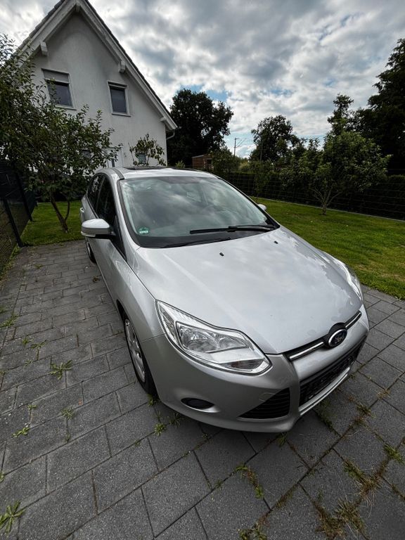 Ford Focus 116.011 km 4.500 € Bremen 28259